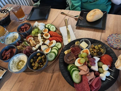 ELAYA Cafe Lounge & Bistro photo 10